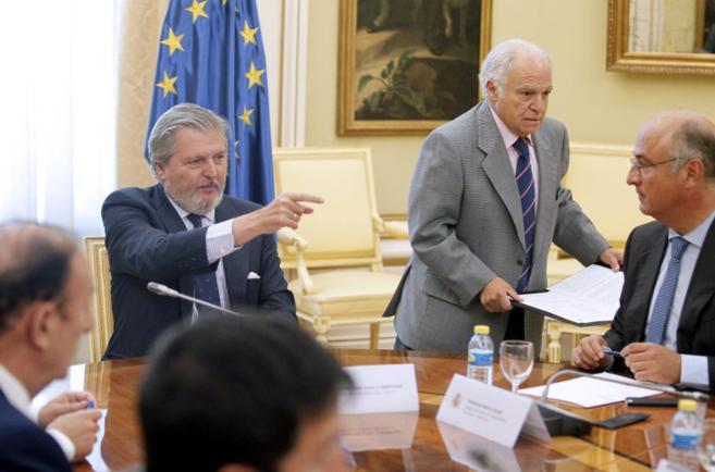Mndez de Vigo, ministro de Educacin, presidi la negociacin con...