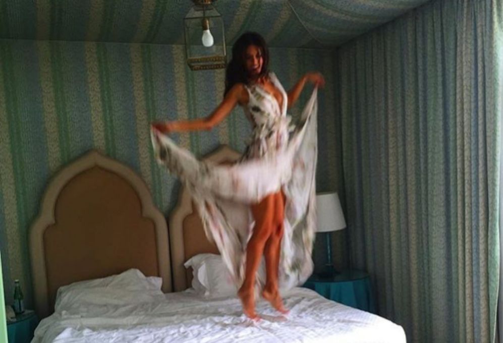 La modelo Alessandra Ambrosio disfruta como una nia pequea de las...