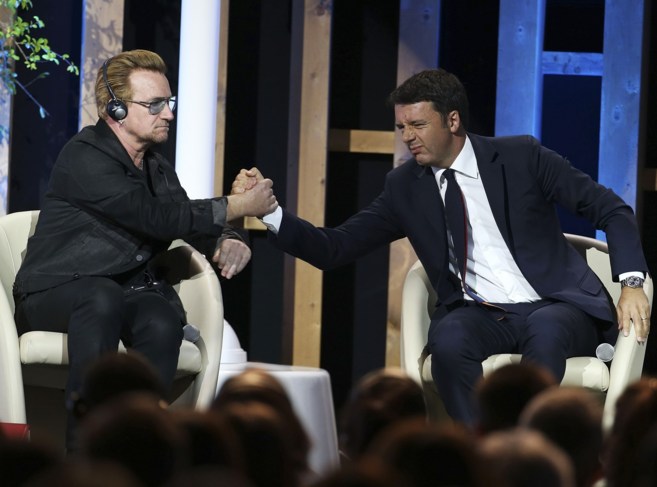 Bono y Matteo Renzi durante el debate en la EXPO2015 de Miln.