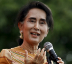 La Premio Nobel de la Paz, Aun San Suu Kyi, durante un evento en la...