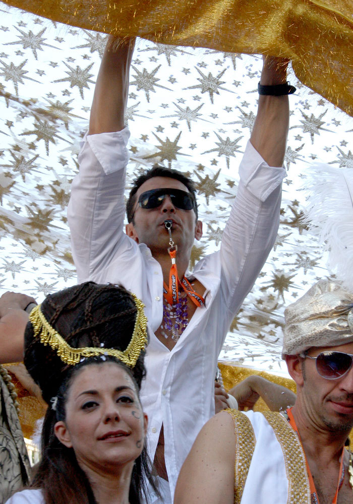 En 2008, celebr el Da del Orgullo Gay en Madrid.