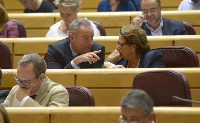 Alberto Fabra y Rita Barber en su escao del Senado.