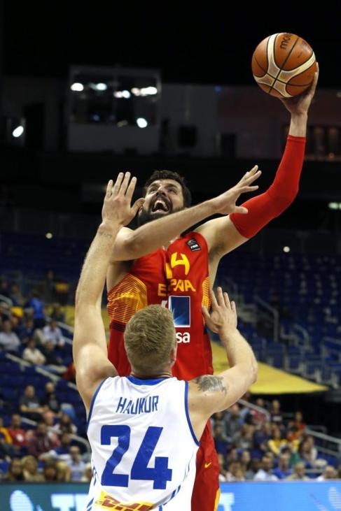 Mirotic, durante el partido del Eurobasket contra Islandia.