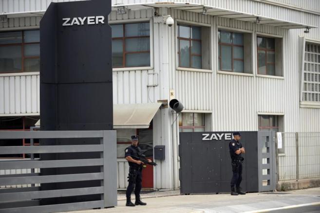 La Policía Nacional registran esta mañana la empresa Zayer de...