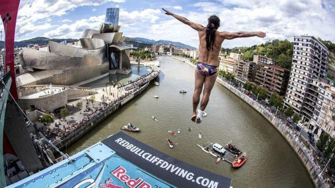 Uno de los saltadores durante el campeonato celebrado en Bilbao en...