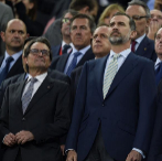 Artur Mas y Felipe VI, durante la pitada al himno nacional