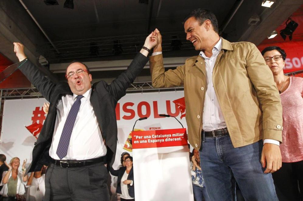 El secretario general del PSOE, Pedro Snchez, y el candidato de los...