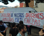 La pancarta exhibida contra Pablo Iglesias por militantes...