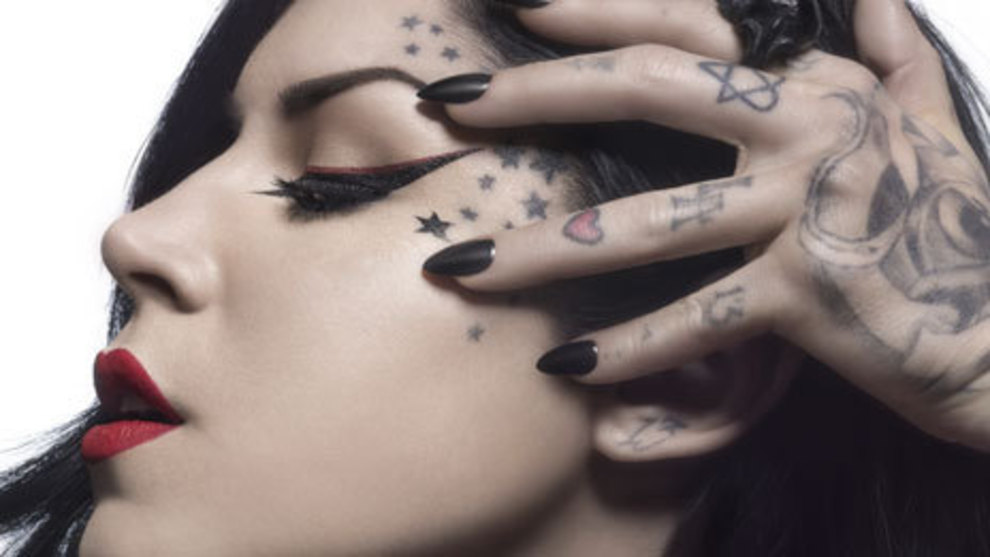 Kat Von D, la tatuadora de los famosos, lanza su línea de maquillaje en  España | Tendencias | EL MUNDO