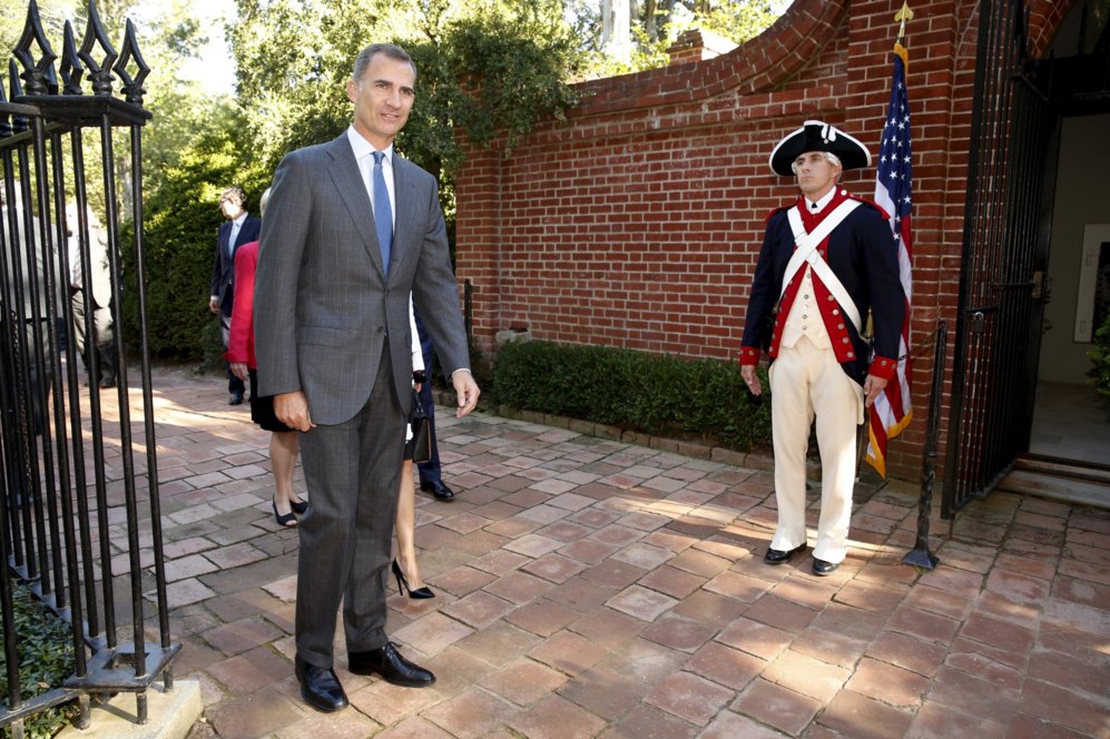 Felipe VI a su llegada a la tumba de George Washington.