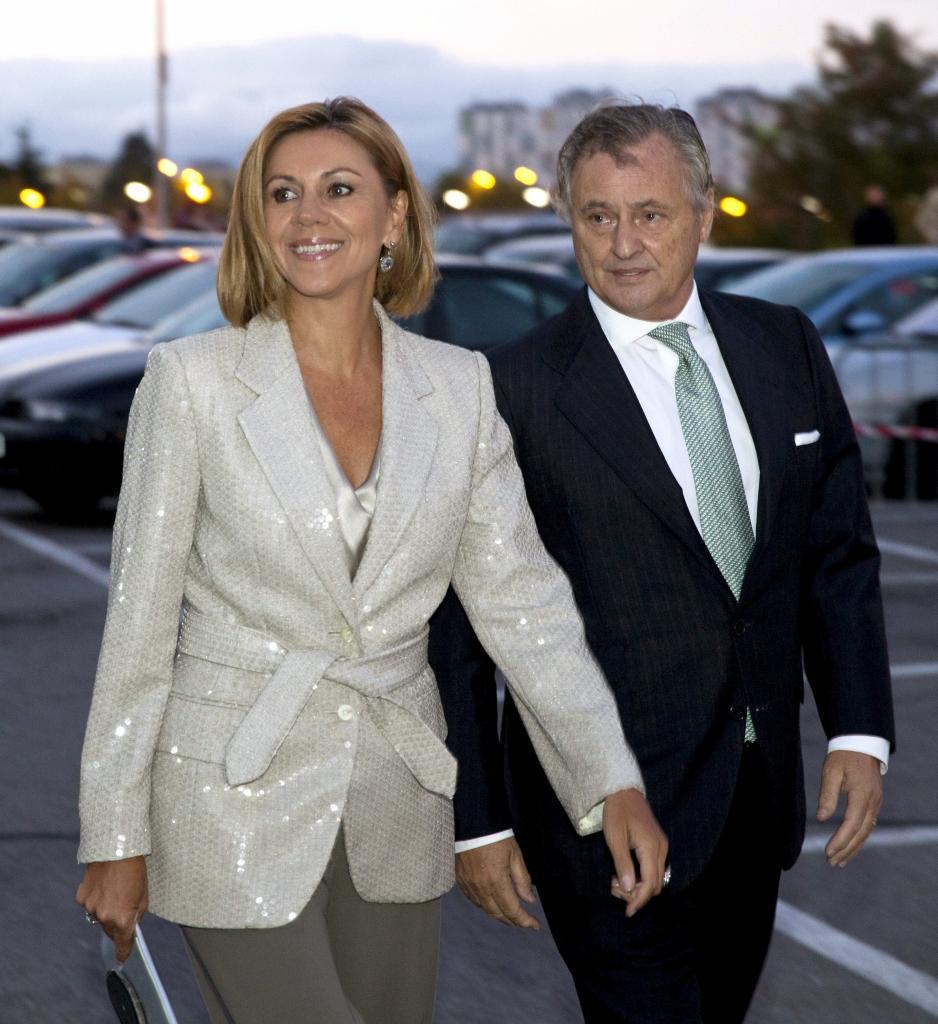 La secretaria General del PP, Mara Dolores de Cospedal, y su esposo,...