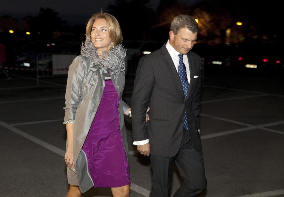 La presidenta del PP del Pas Vasco, Arantza Quiroga, y su esposo,...