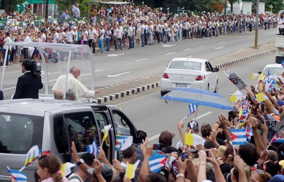 El Papa Francisco recorre desde el aeropuerto Jos Mart de La...