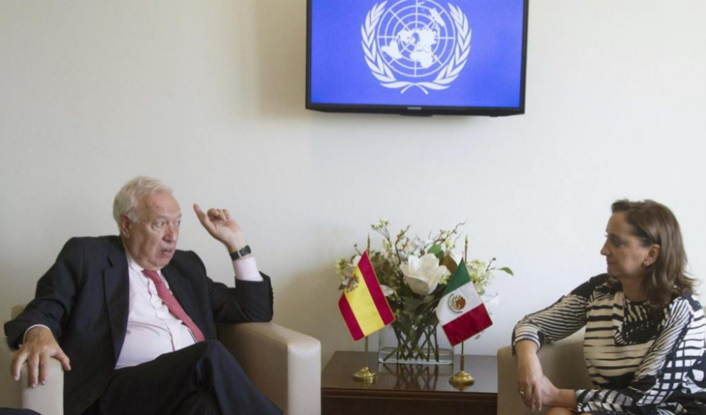 José Manuel García-Margallo con la secretaria de Exteriores de...