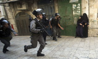 La polica israel en la explanada de las mezquitas.