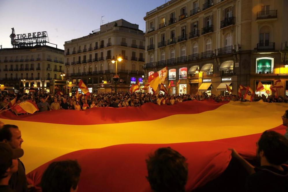 Mientras en Catalua se celebran los primeros resultados, un grupo de...