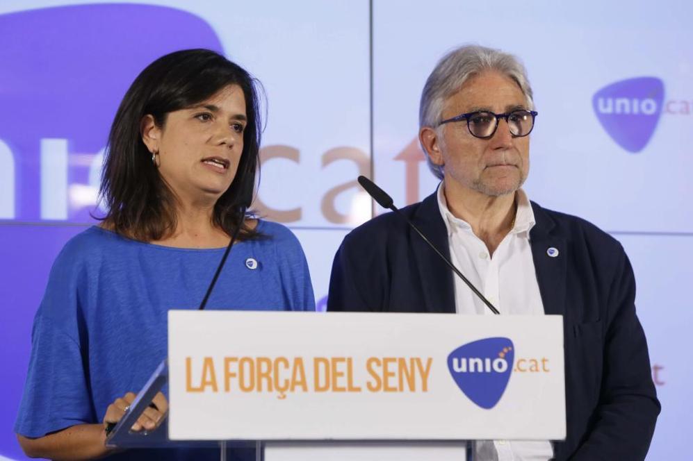 La portavoz de UDC Montserrat Surroca y el diputado Josep Snchez...