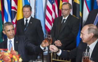 Obama y Putin (d) durante en almuerzo oficial de la ONU.