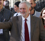 Jeremy Corbyn, a su llegada a la conferencia anual del Partido...