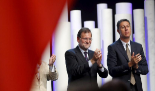 Mariano Rajoy con el candidato &apos;popular&apos; Xavier Garca Albiol, en un...