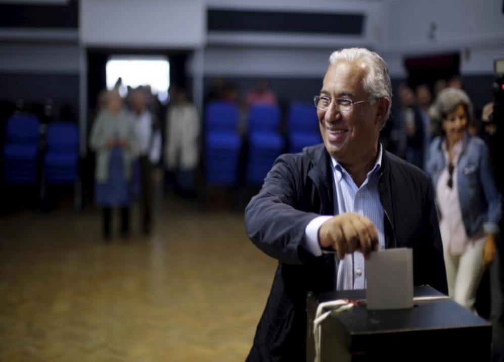 El candidato del Partido Socialista Antonio Costa ha acudido a votar...