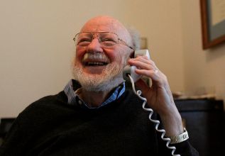 Campbell, al telfono tras conocer que reciba el Nobel.