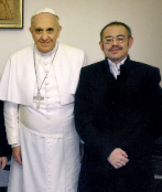 Diego Neria y su novia, Macarena, recibidos por el Papa Francisco en...