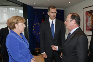Merkel y Hollande, con Felipe VI (c) en Estrasburgo.