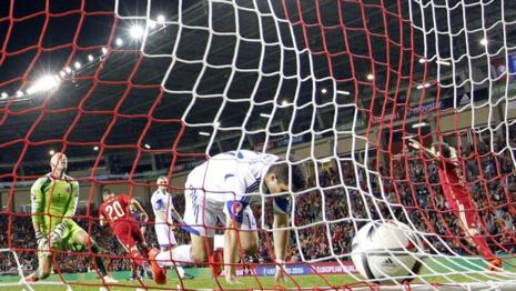 Cazorla marca el primer gol de Espaa a Luxemburgo en Logroo.