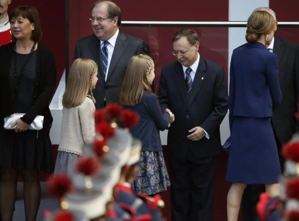 El presidente de Ceuta, Juan Jess Vivas, saluda a la Princesa Leonor...