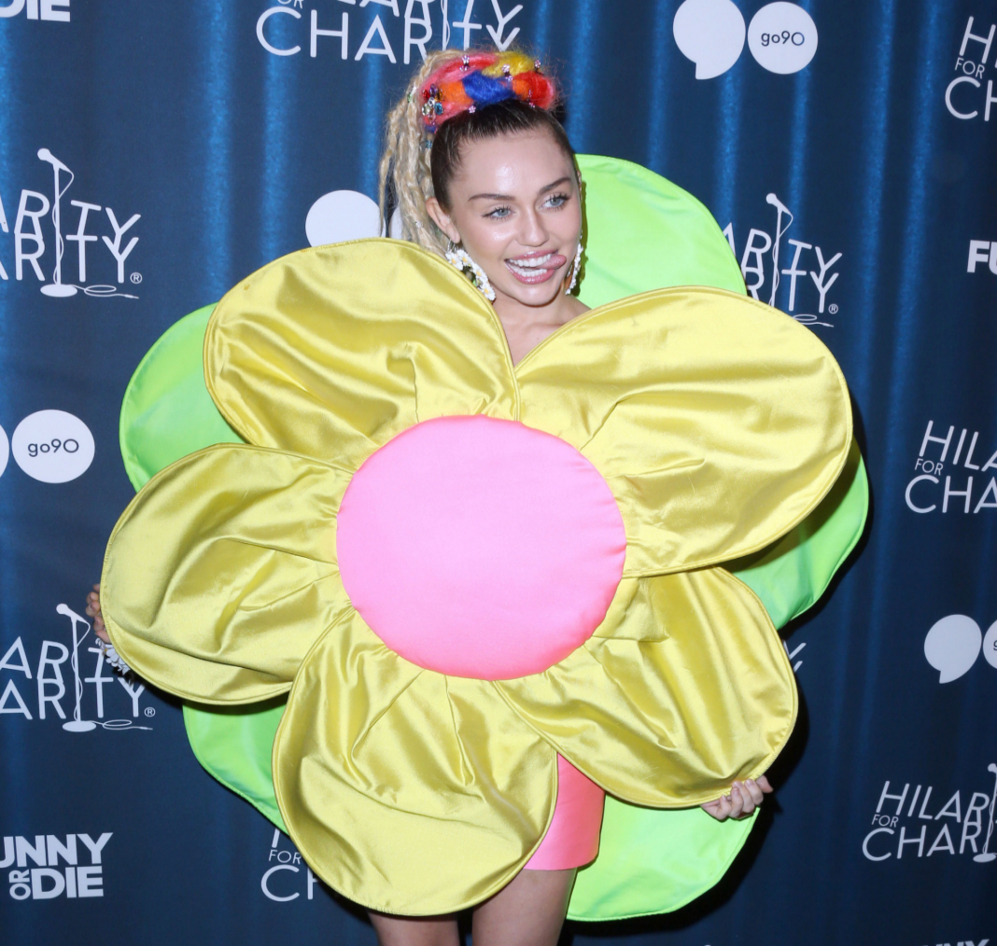 Miley Cyrus se disfraz de flor en el festival anual de Palladium en...