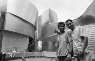 Obreros  en las obras del Guggenheim en 1997.