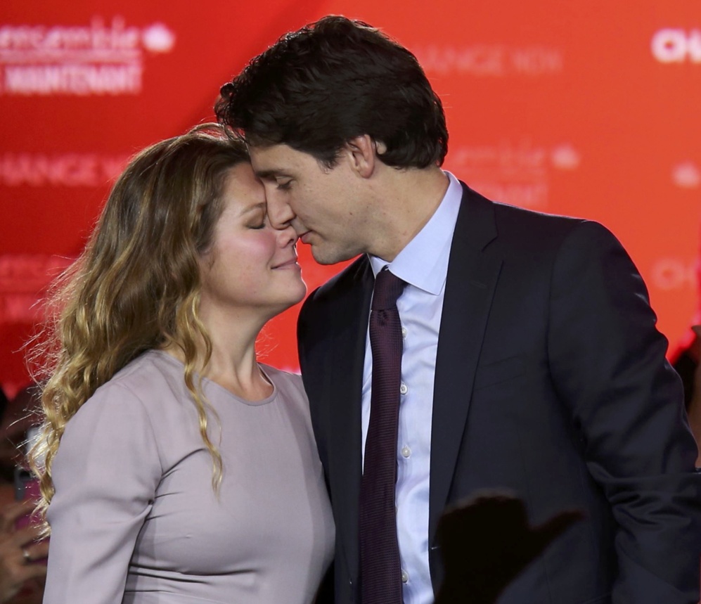 Sophie Gregoire felicita a su marido, Justin Trudeau, en la fiesta del...