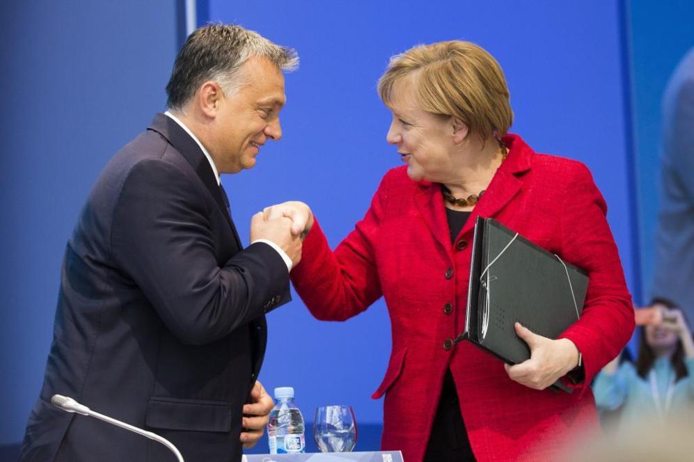 Viktor Orban, primer ministro húngaro, con Angela Merkel.