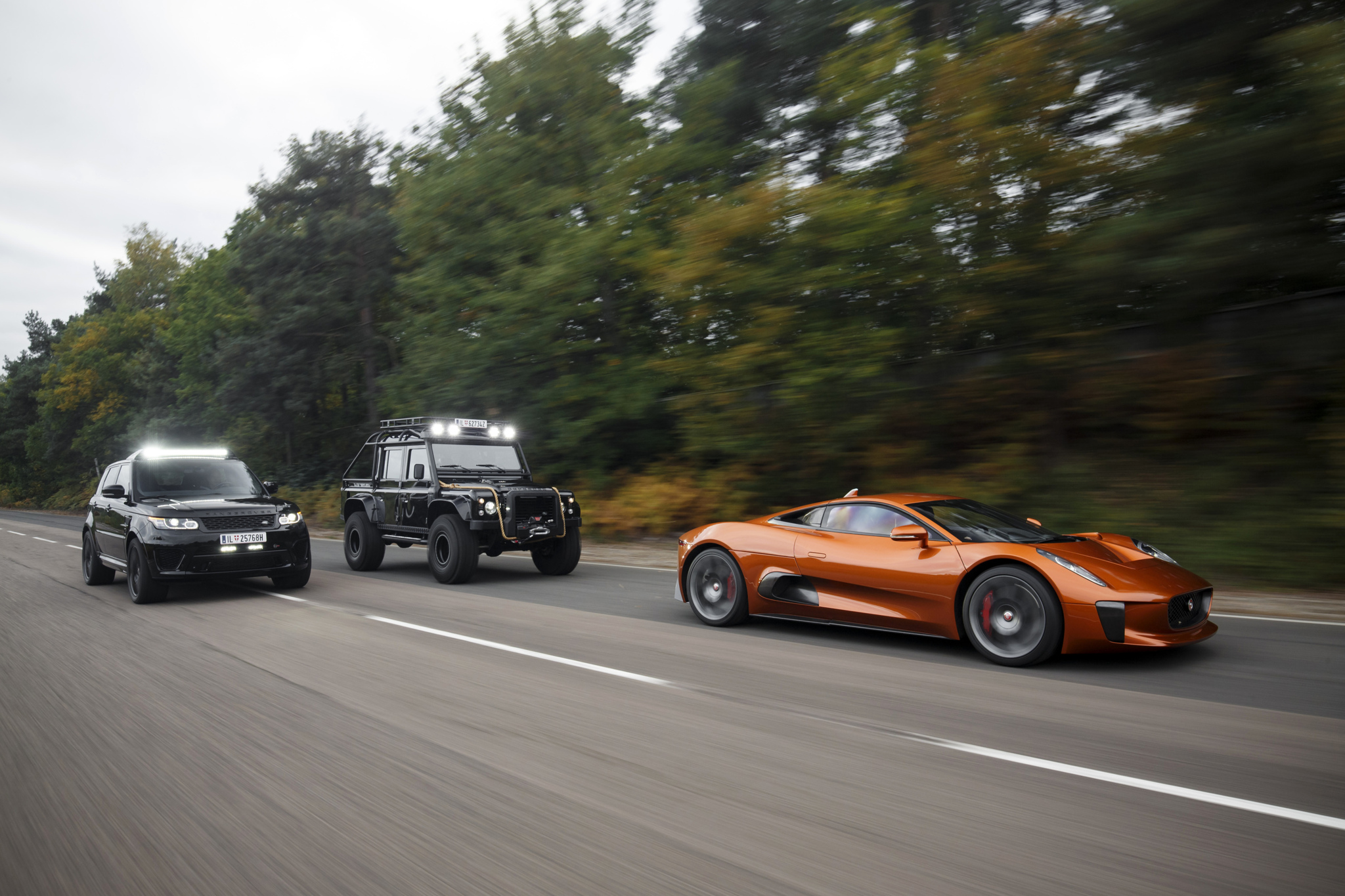Land Rover Defender Jaguar Cx 75 Y Range Rover Motor EL MUNDO land-rover-defender-jaguar-cx-75-y-range-rover-motor-el-mundo