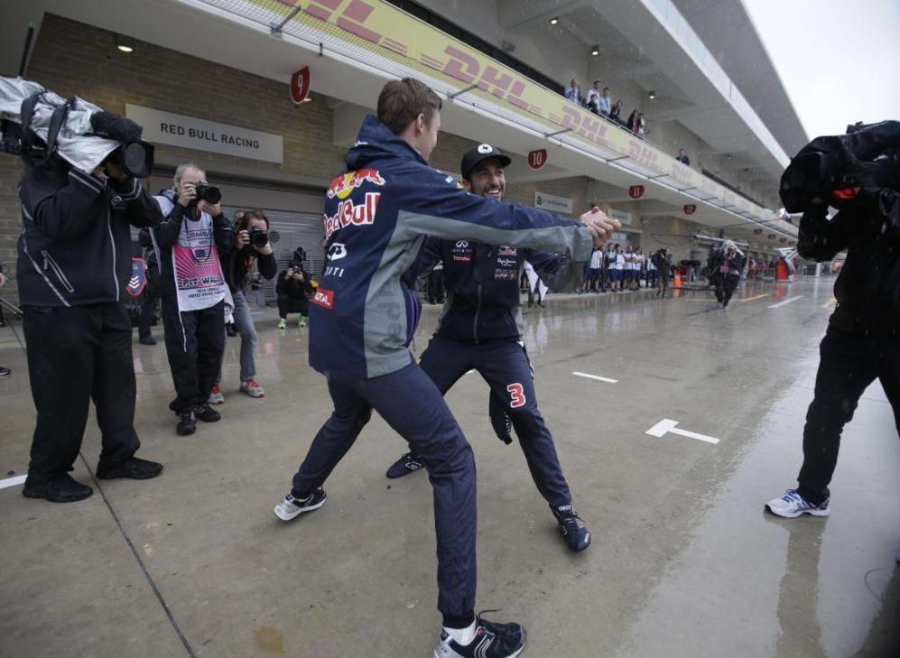 Daniil Kvyat y Daniel Ricciardo, los chicos de Red Bull, se dieron al...