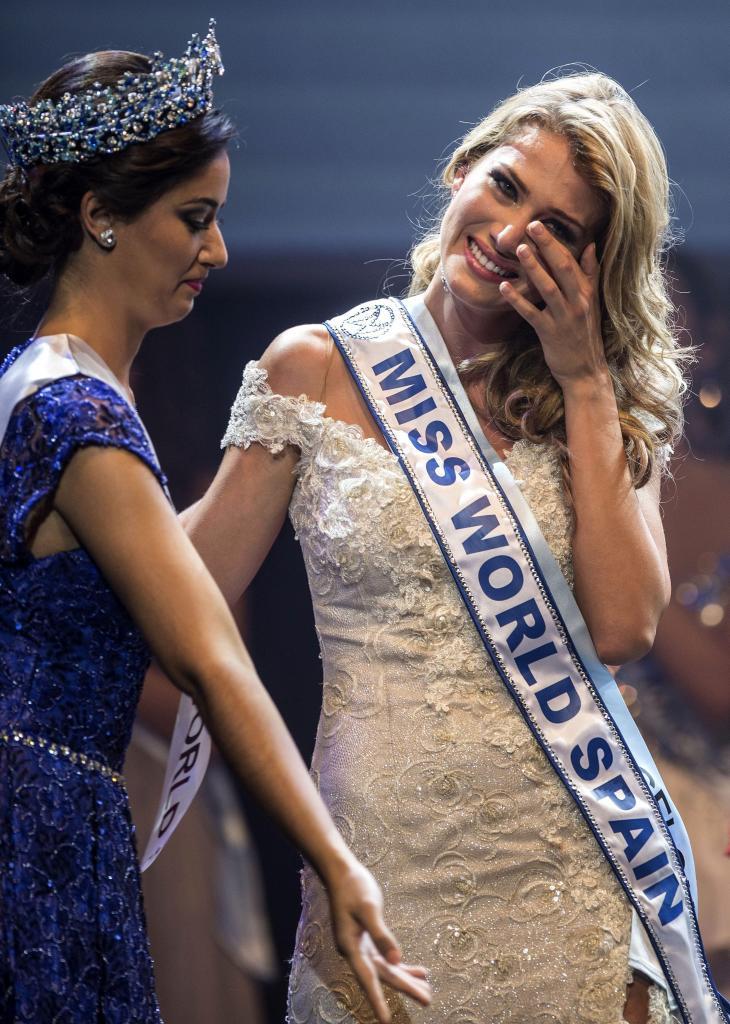 La catalana Mireia Lalaguna, Miss Barcelona 2015, tras conseguir la...