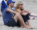 Gwyneth Paltrow y Chris Martin, en febrero en la playa. La ex pareja...