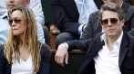 Anna Elizabeth Eberstein y Hugh Grant este verano en Wimbledon.