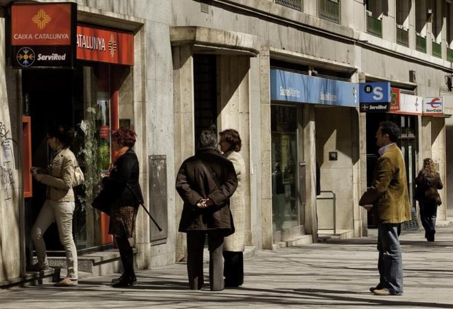 Bancos y cajeros juntos en calles cntricas de Madrid