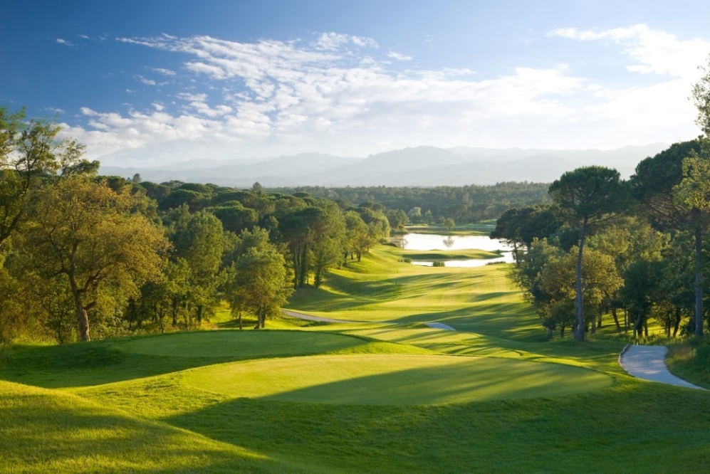 Vistas panormicas del resort PGA Catalunya Resort.  Este complejo de...