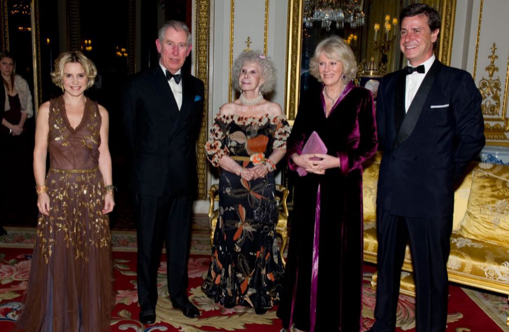 En 2011, junto a su hermano, acompa a la duquesa de Alba a Londres...
