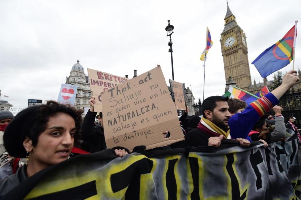 En la manifestación de Londres se han podido ver pancartas escritas...
