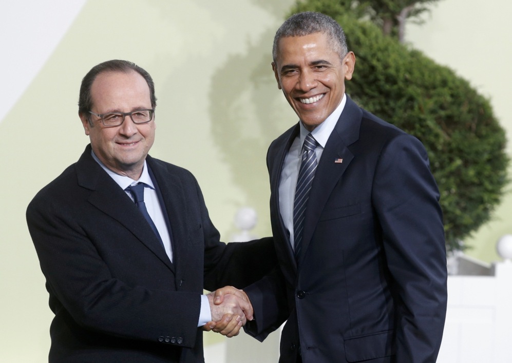 Franois Hollande saluda a Barak Obama a su llegada a Le Bourget.