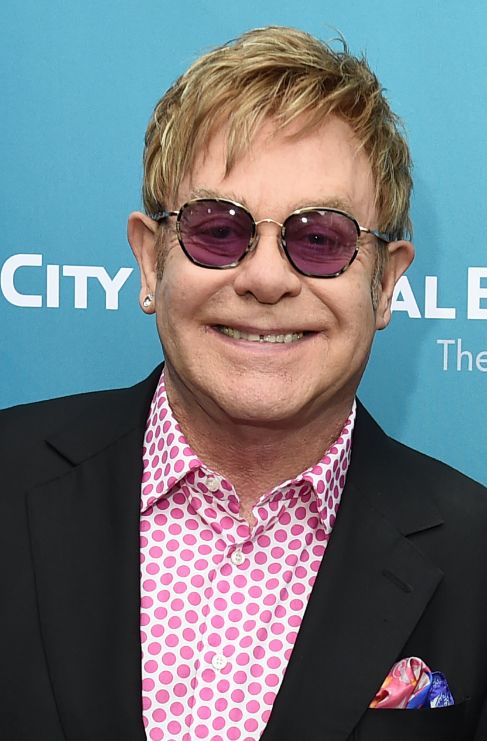 <strong>Elton John.</strong> Tener la mosca detrs de la oreja nunca...