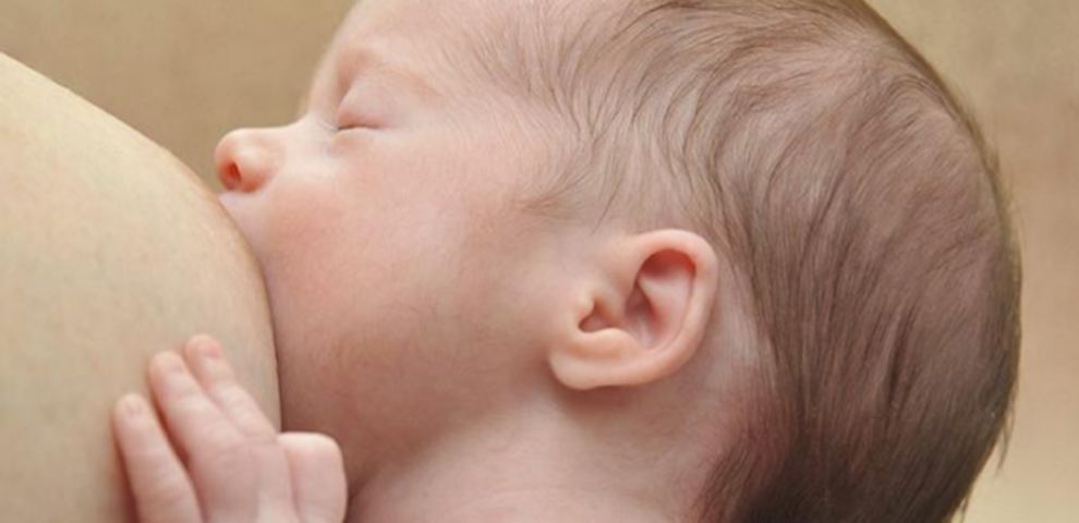 La leche materna aporta beneficios tanto al recin nacido como a la...