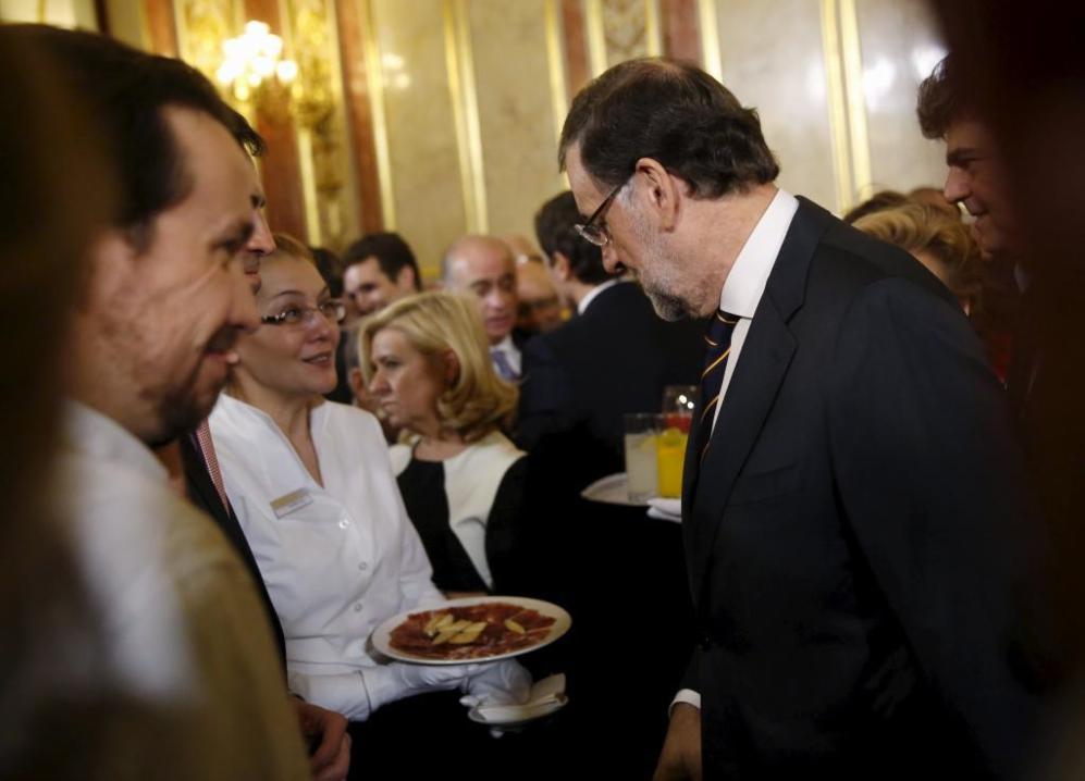 El presidente del Gobierno, Mariano Rajoy, junto a Pablo Iglesias...