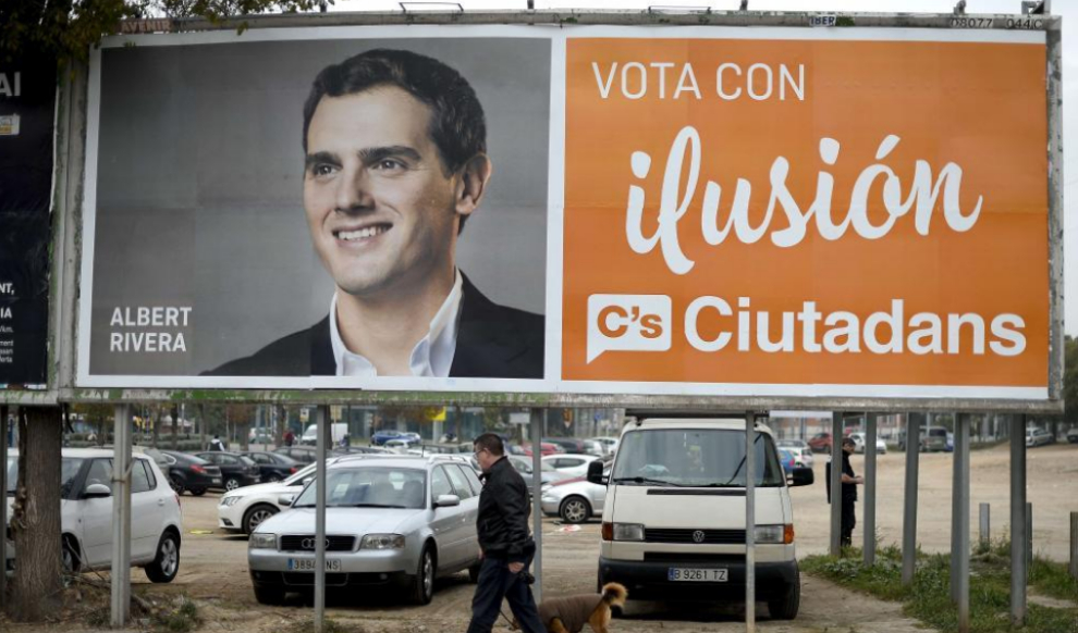Un cartel electoral del lder de Ciudadanos, Albert Rivera, en una...
