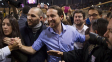 Pablo Iglesias, rodeado de seguidores este martes en Palma de...