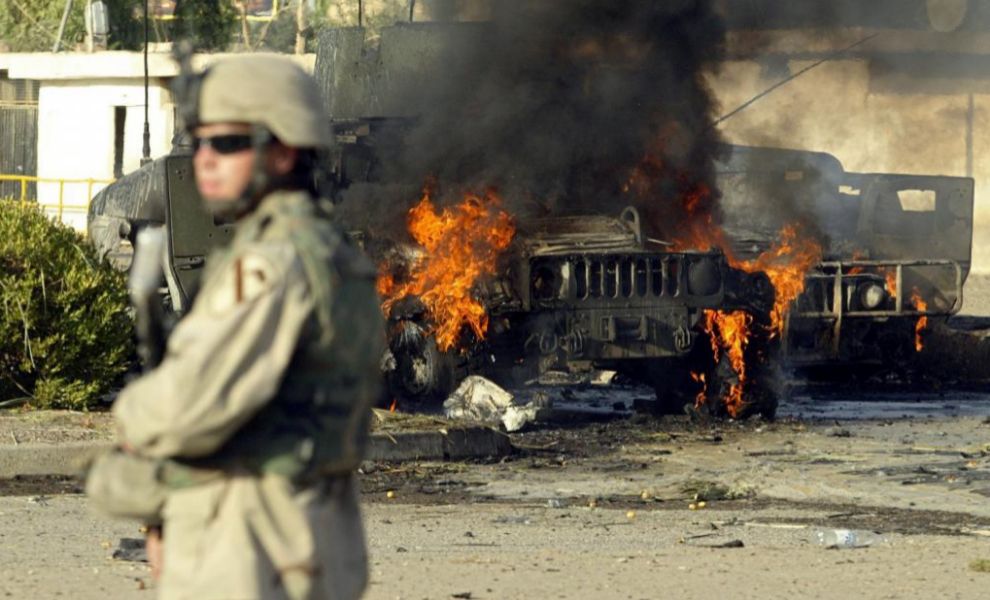 Coche bomba junto a la embajada de Espaa en Bagdad, en septiembre de...